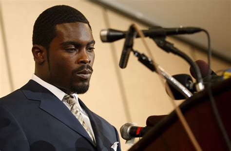 Vick Review: 30 for 30 Doc on ESPN Balances Michael Vick’s Twin Legacy ...