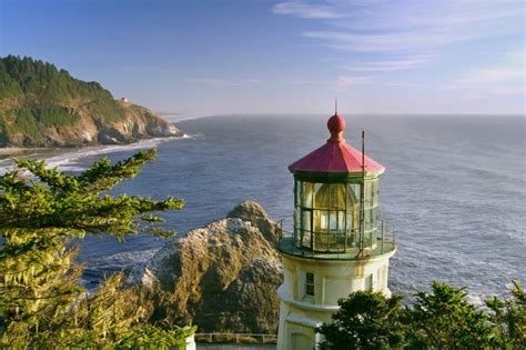 Oregon lighthouse | Oregon coast, Oregon vacation, Lighthouse