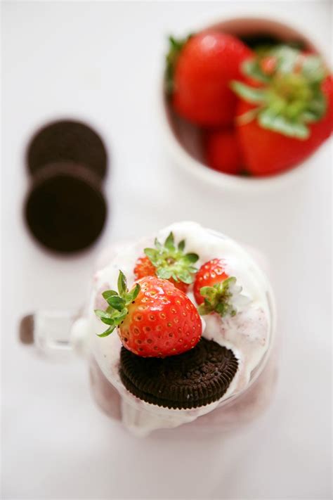 Easy Strawberry Oreo Milkshake Recipe