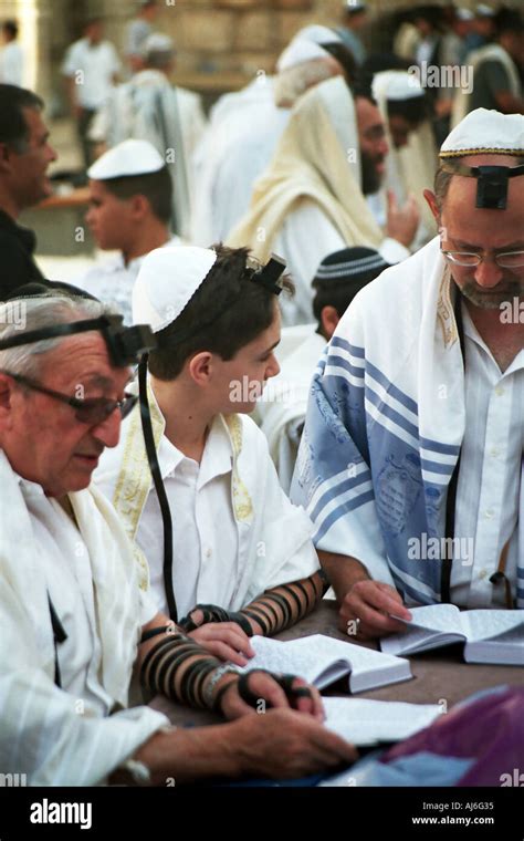 A bar mitzvah celebration at the wailing wall in Jerusalem Stock Photo ...