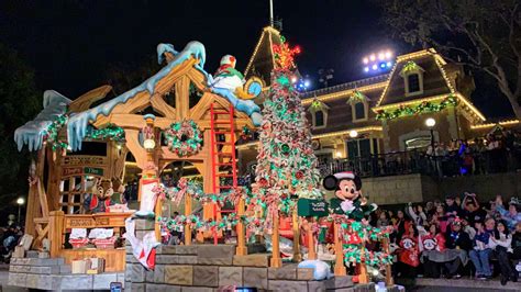 A Disneyland Christmas Survival Guide (Yes, You Can Survive Christmas at Disneyland!)