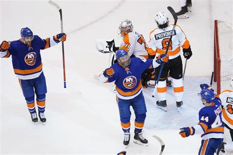 Islanders get back to resolute ways, punch back to take Game 3 from ...