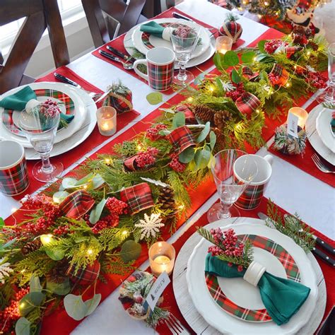 26 Best Red Christmas Centerpiece Ideas for Your Table in 2021