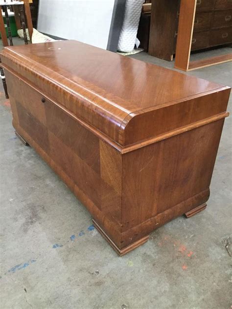 Sold Price: Gorgeous vintage deco Lane cedar chest with stunning wood grain veneer - as is ...