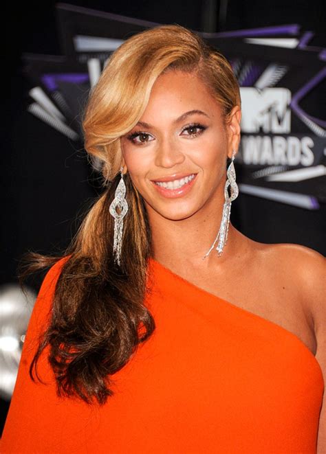 Beyonce's Greatest Hairstyles: 31 Ideas for Curly, Textured Hair | Glamour