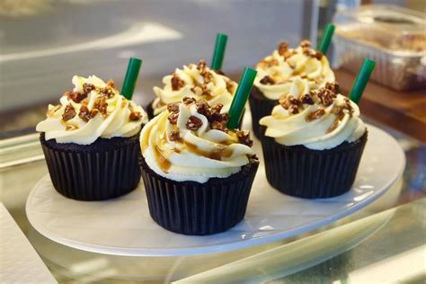 Toffy Nut Latte Cupcake !!... - White on white bakery