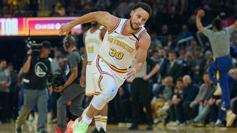 Stephen Curry highlights: Warriors star drains 35-foot 3-pointer, drops behind-the-back dime in ...