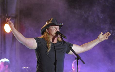 Trace Adkins unwraps 'The King's Gift' at the Saenger on Thursday | AL.com