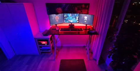 Here is my home office and game PC setup. Using the Hue Ledstrip behind ...