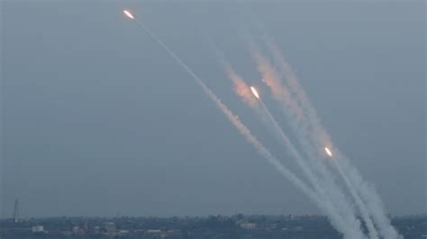 Israel announced the launch of three missiles from the Gaza Strip ...