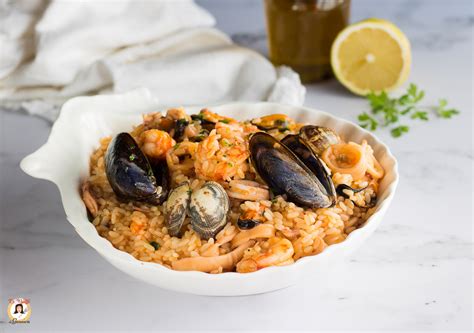 RISOTTO AI FRUTTI DI MARE primo piatto allo scoglio in rosso, cremoso