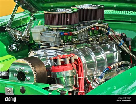 Muscle car engine hi-res stock photography and images - Alamy