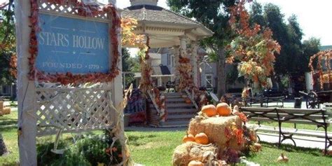 Stars Hollow Will Be Just As Magical In The "Gilmore Girls" Revival ...