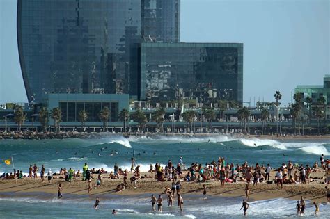 Barceloneta surfing – Ripping Magazine