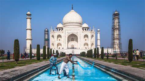 The Taj Mahal in Photos: Postcards From India's Magnificent Mausoleum