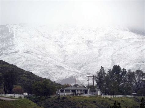 Snow blankets Los Angeles area in rare heavy storm : NPR