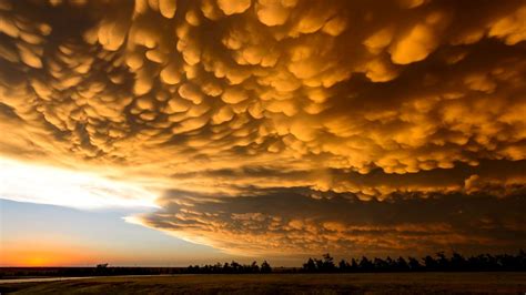 [4K] Incredible mammatus cloud timelapse - StormLapse - YouTube