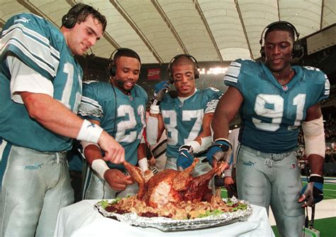 Detroit Lions & Thanksgiving: 5 Fast Facts | Heavy.com