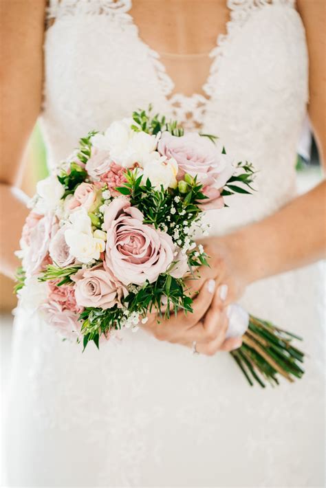 Romantic wedding bouquet with delicate shades of pink. Moments www.weddingincrete.com | Wedding ...