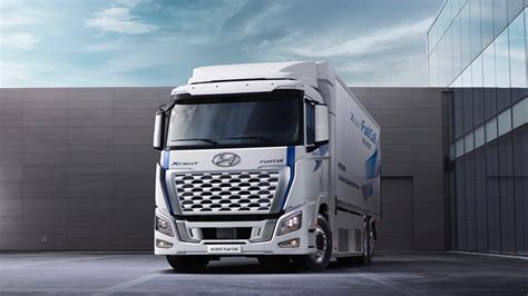 Hyundai hydrogen fuel-cell HD truck packs as much battery capacity as ...