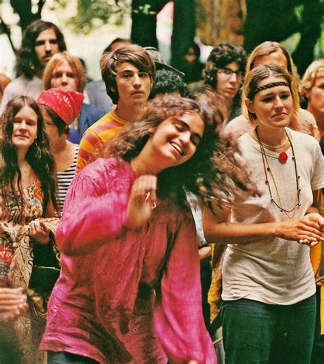 Hippies in the 60s : Fashion, Festivals, Flower Power | 60s fashion ...