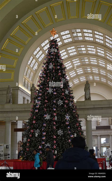 Union Station 2016 Christmas tree Stock Photo - Alamy