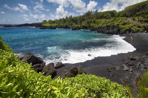 Maui's Black sand beach,Waianapanapa state park. Maui, Hawaii - pmimaui