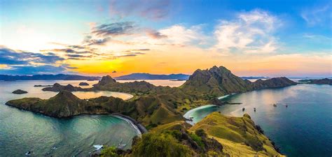 Flores Komodo Tour - Walk Among Dragons & Amazing Landscapes