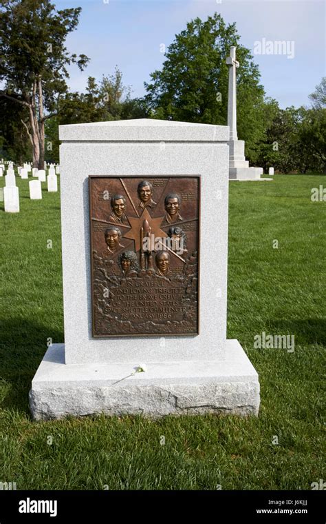 space shuttle challenger memorial at arlington cemetery Washington DC USA Stock Photo - Alamy