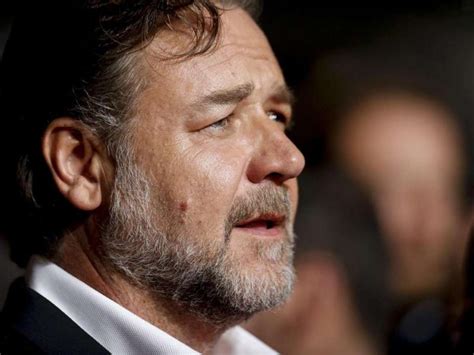 Master & Commander: Russell Crowe responds to Twitter user criticism ...