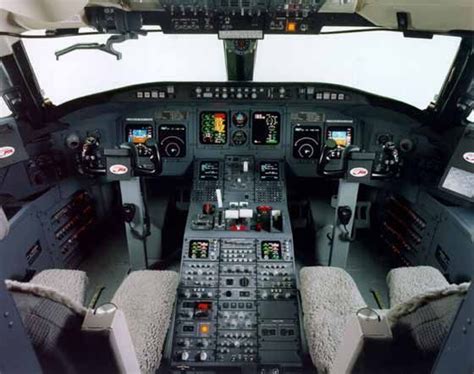 Cockpit CRJ 700. Hey ladies now you can see what my cockpit looks like ...