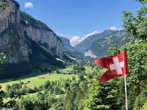 A Helpful Lauterbrunnen Valley Guide | Lauterbrunnen Hiking & Waterfalls