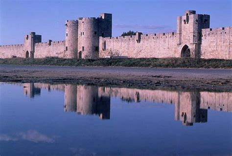 Aigues Mortes château Archives - Voyages - Cartes