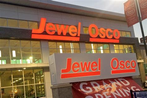 New West Woodlawn pharmacy, Jewel Osco, opens its doors