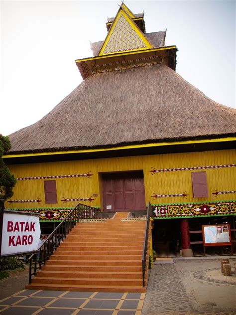 The traditional house of Batak karo, North Sumatra | Batak karo ...