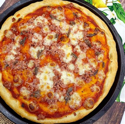 Pizza con prosciutto cotto e acciughe - Dolciamoconfrancy