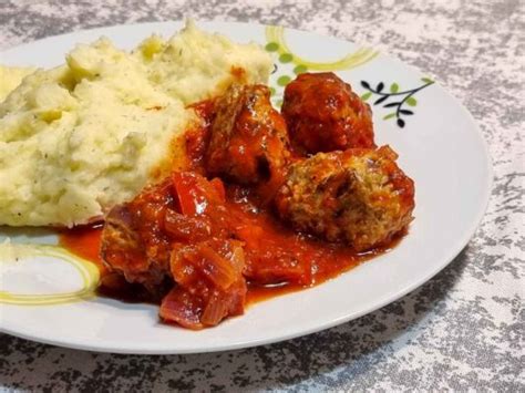 Romanian Meatballs With Sauce Recipe – Chiftele Marinate, A Delicious Classic! - The Romanian ...