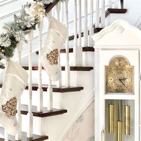 Get Inspired: 10 Creative Staircase Garland Decorating Ideas to Elevate ...