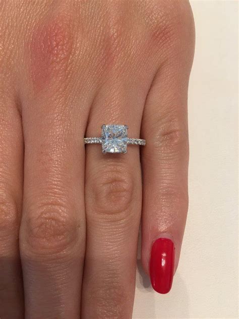 Certified 2.00 Carat Cushion Cut Diamond Engagement Ring For Sale at 1stDibs