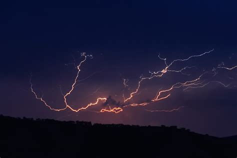 What Causes Lightning? - Universe Today