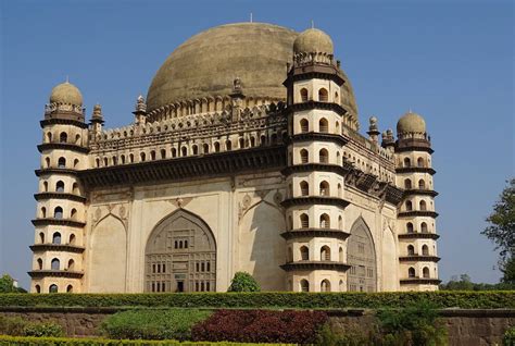 Gol Gumbaz Bijapur, history, architecture, facts, timings, distance