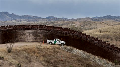 Supreme Court Lets Trump Border Wall Move Forward, But Legal Fight Still Looms | WJCT NEWS