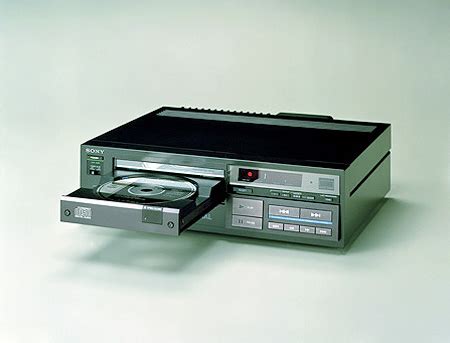 Feature: The First Compact Disc Player (c. 1982) - TechEBlog