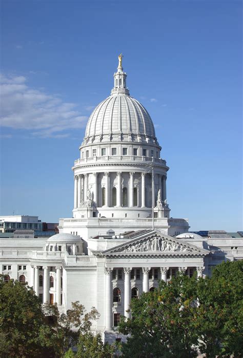 File:Wisconsin State Capitol as viewed from the Inn on the Park Best ...