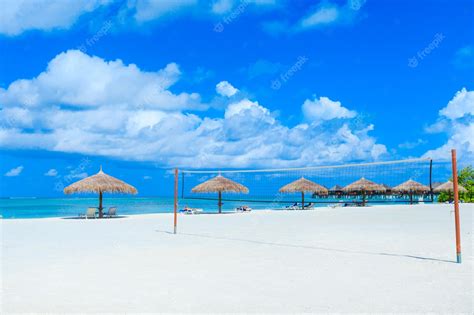 Premium Photo | Tropical beach in maldives