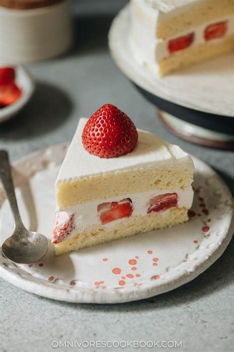 Japanese Strawberry Cake - Omnivore's Cookbook