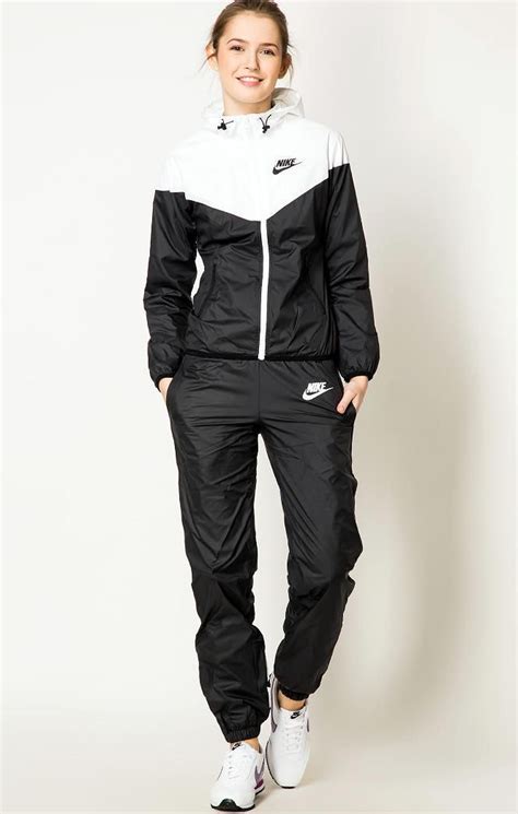 Nike tracksuit Sabe como ter as melhores roupas de marcas originais a preço de liquidação ...