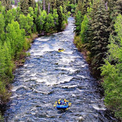 5 Places to Visit for the Best Whitewater Rafting Adventure