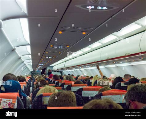 Easyjet cabin hi-res stock photography and images - Alamy