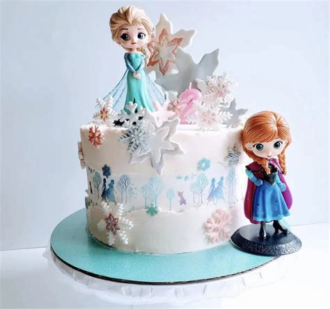 Share 157+ elsa cake decorations best - seven.edu.vn